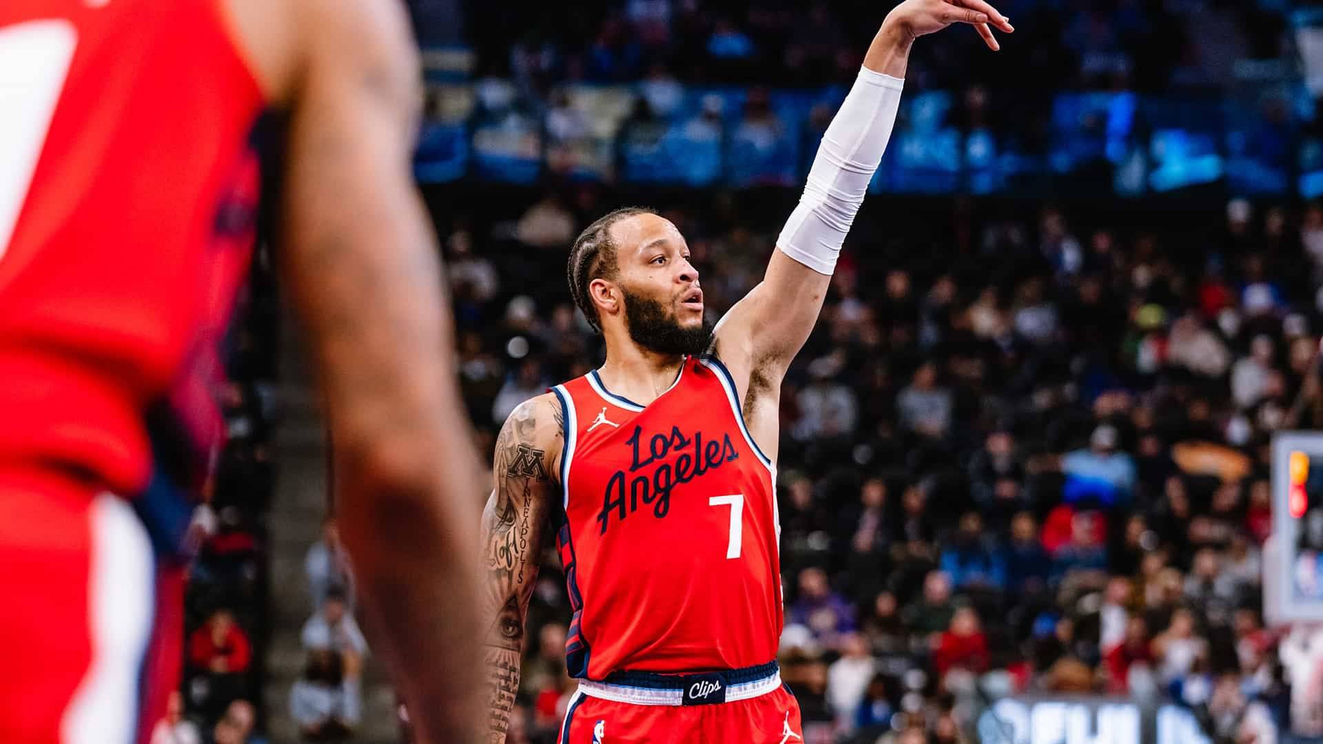 雄鹿全队投篮命中率高,轻取对手取得胜利 雄鹿全队投篮命中率高,轻取对手取得胜利