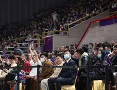 熊猫TV-球场好戏不断，观众乐不思蜀