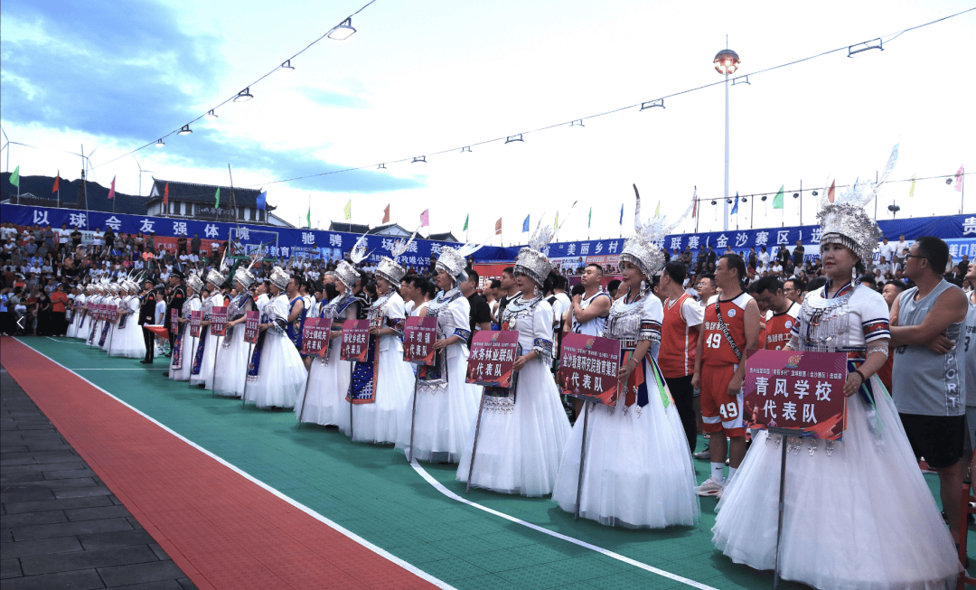 比赛瞬间激动人心,观众目不转睛的简单介绍 比赛瞬间激动人心,观众目不转睛的简单介绍