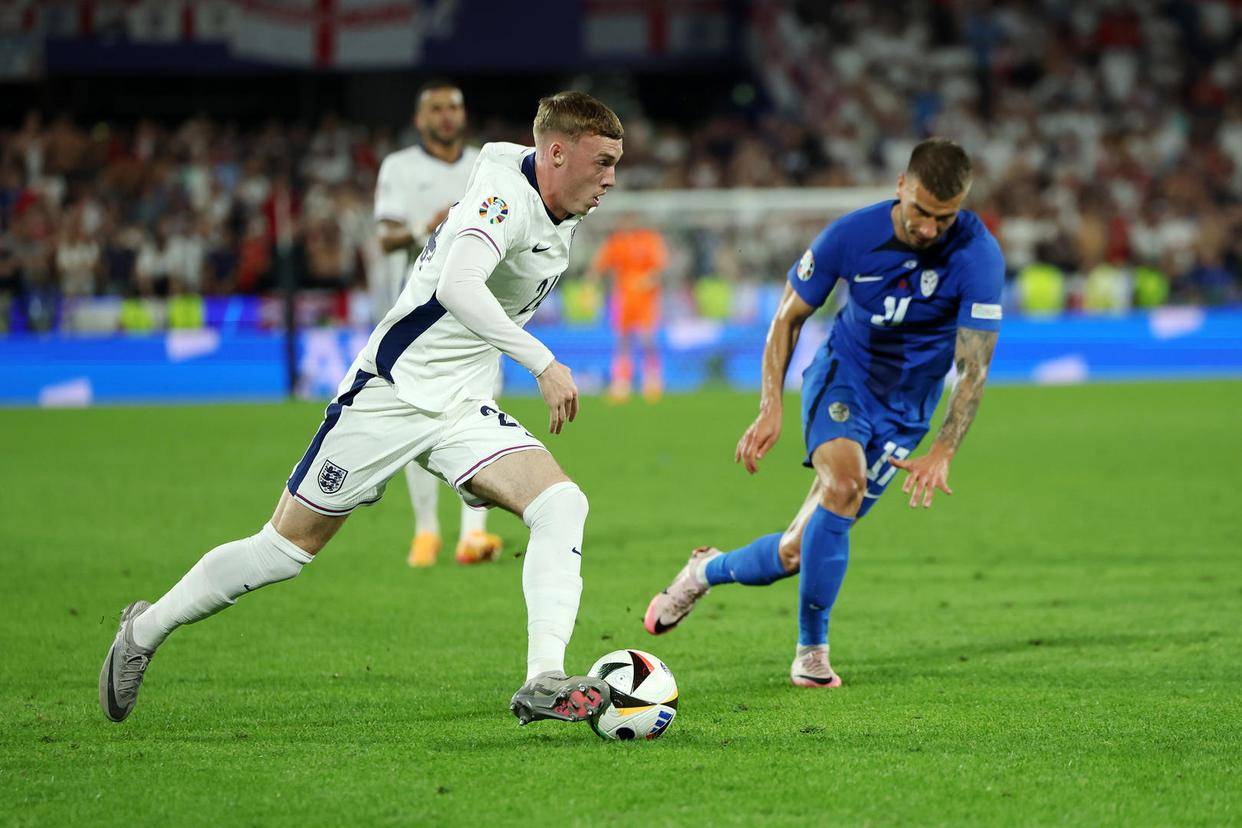 关于丹麦队遭遇阻击，取胜不易，备战下一场比赛的信息