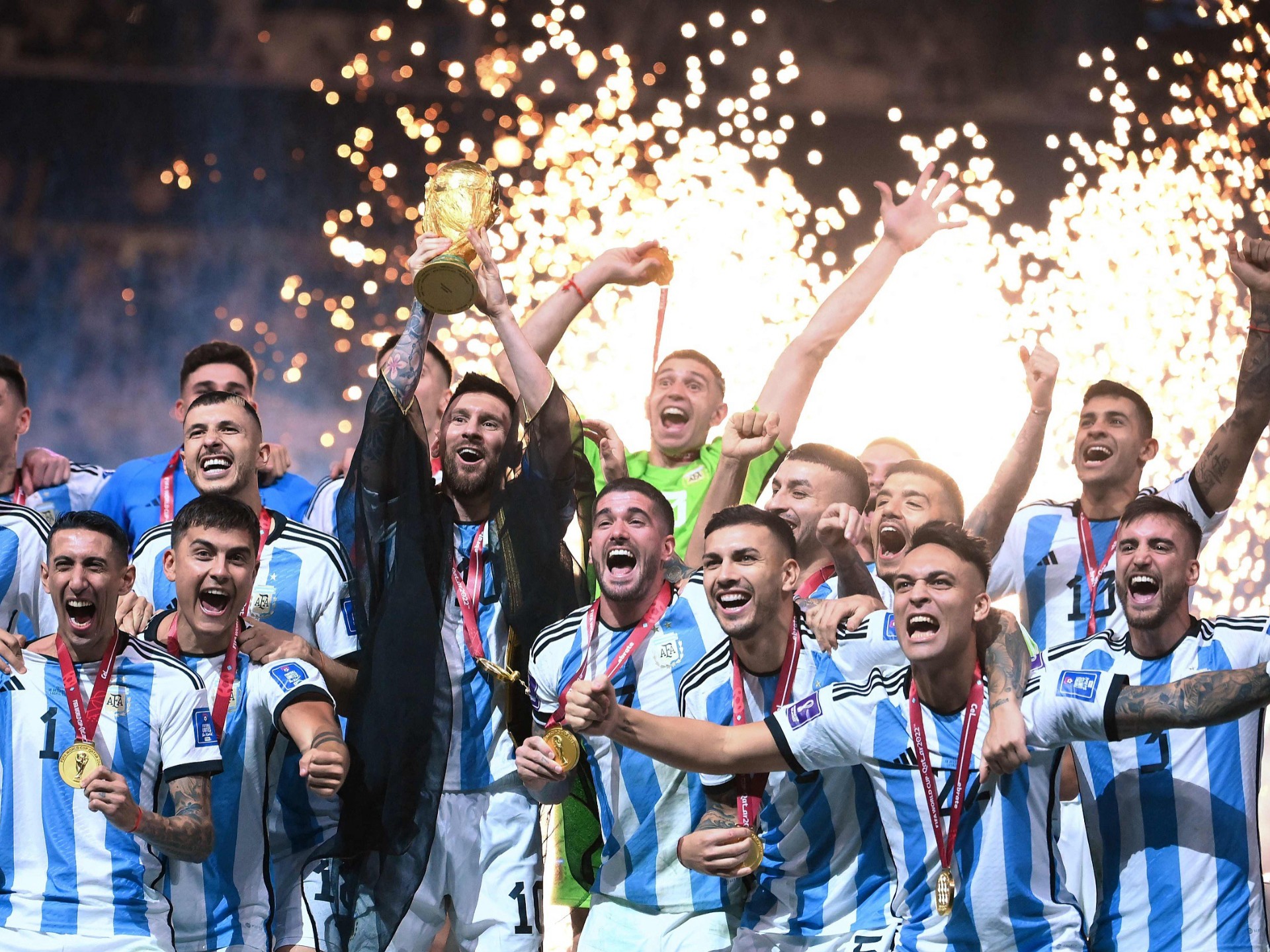 传奇球星展现技艺,引领球队取得胜利 传奇球星展现技艺,引领球队取得胜利