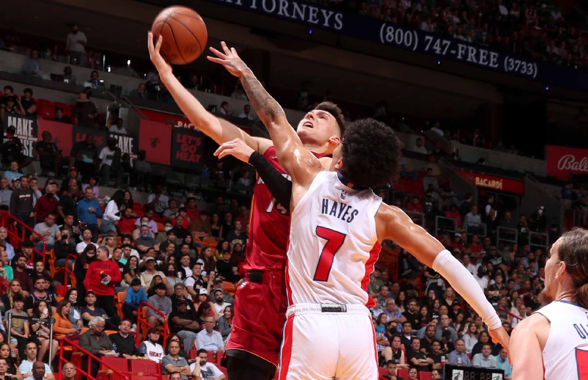 熊猫体育直播-热火B队险胜巴西男篮，西蒙斯打破历史纪录