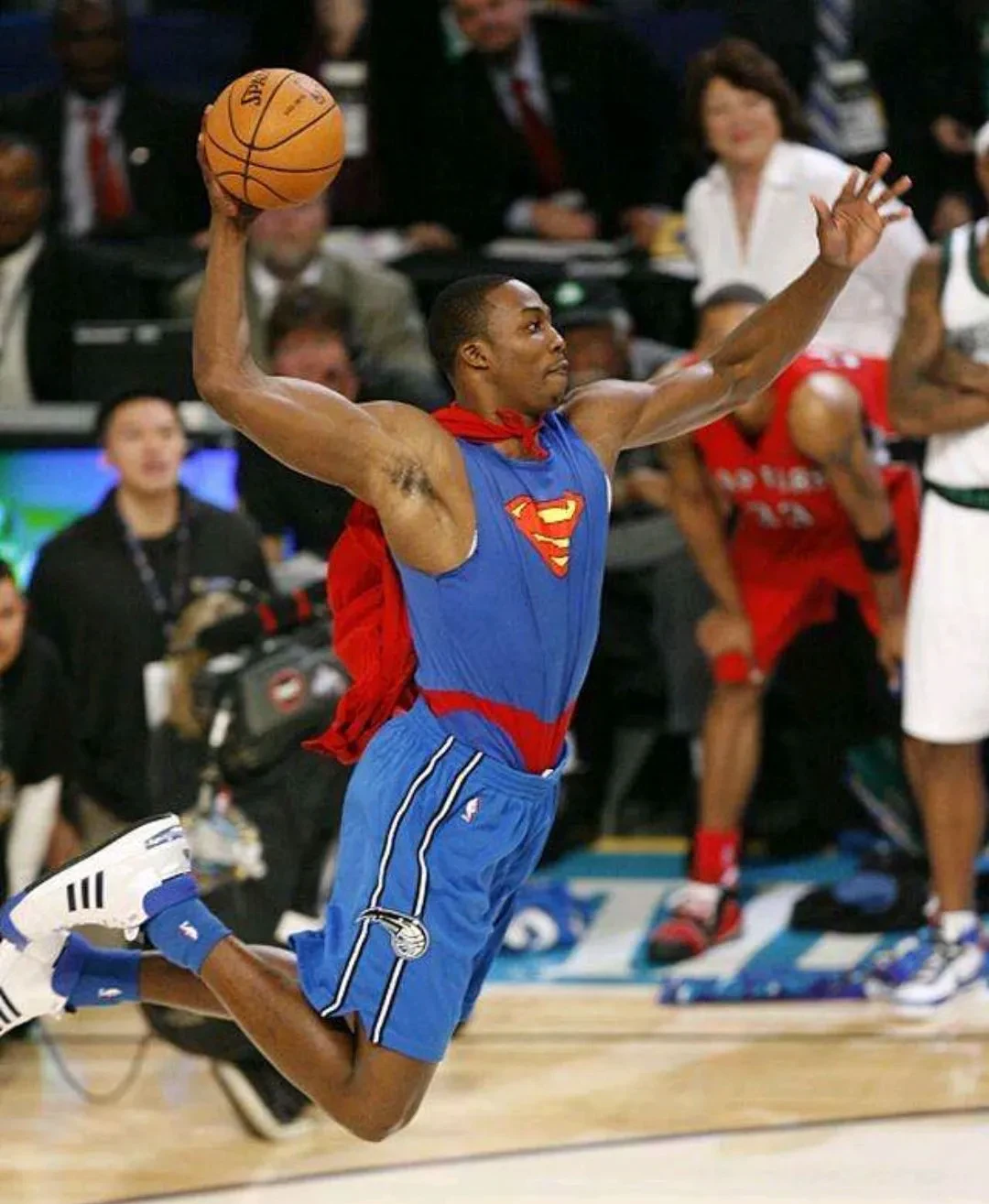 篮球精彩瞬间：霍华德上演绝杀，凯尔特人逆转马刺